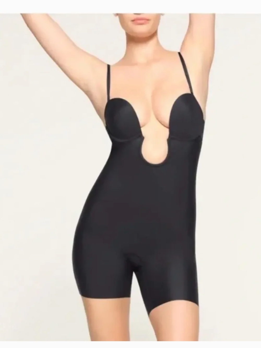 SKIMS Deep Plunge Shape wear Mid Thigh Bodysuit Size Medium